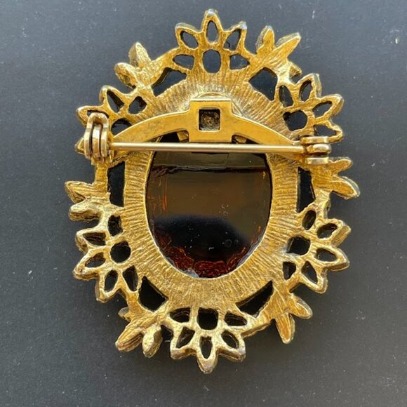 Vintage Gold Tone Root Beer Glass Victorian Style Brooch Filigree Dimensional - Picture 4 of 10